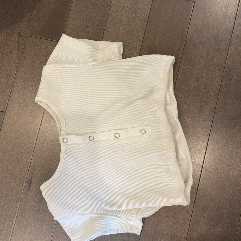 White fox boutique crop top